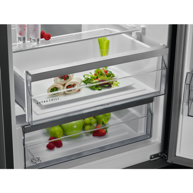 AEG RCB732E7MG 59.5cm 60/40 Fridge Freezer - Black