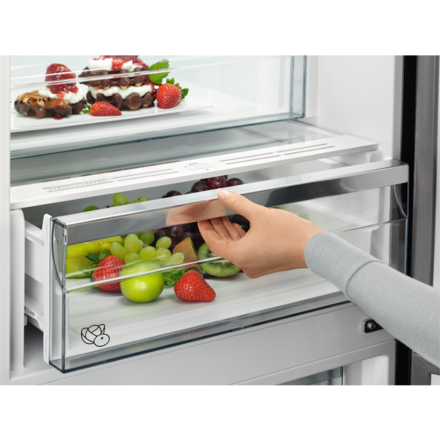 AEG RCB732E7MG 59.5cm 60/40 Fridge Freezer - Black