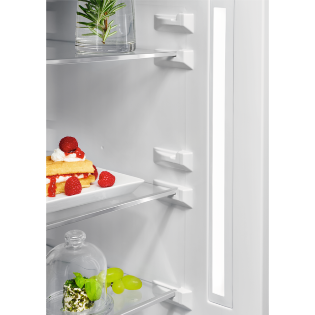 AEG RCB732E7MG 59.5cm 60/40 Fridge Freezer - Black