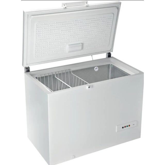 Hotpoint CS2A300HFA1 118cm Chest Freezer  - White