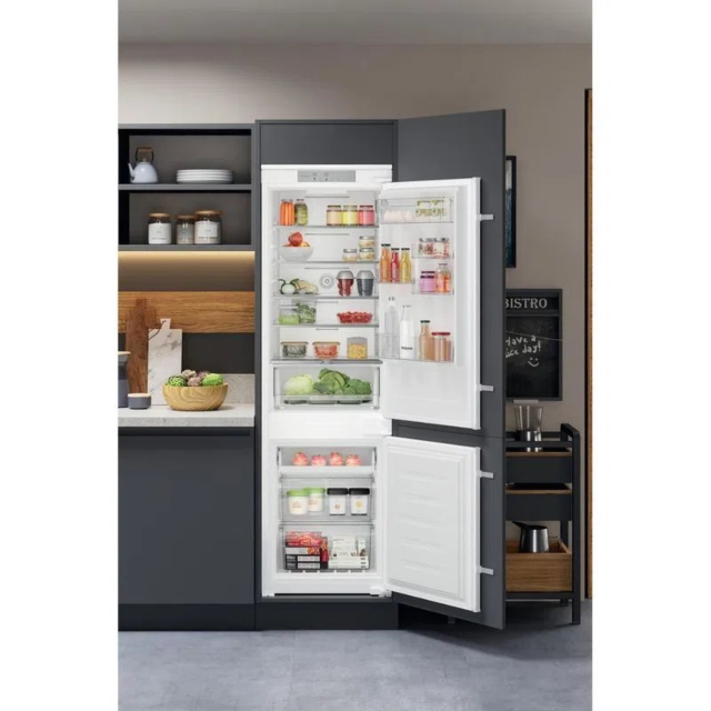 Hotpoint HTC18T532 Built-In Total No Frost Fridge Freezer