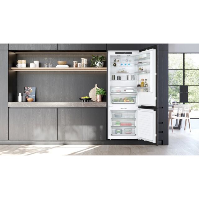 Siemens KB96NADD0G 70.8 cm 70/30 Integrated Frost Free Fridge Freezer